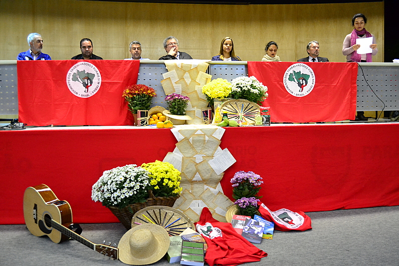 Representantes do governo do estado e apoiadores da reforma agrária participaram da atividade
