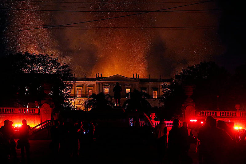 O incêndio no Museu Nacional começou por volta das 19h30 do dia 2 de setembro e queimou grande parte do acervo histórico