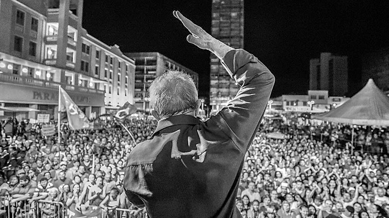 Lula speaking to the masses