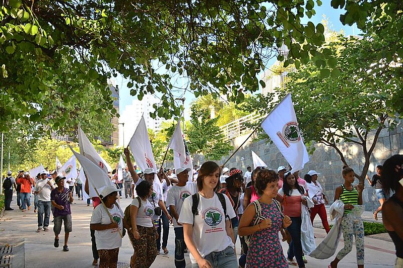 Militantes do MAB na sede da Cemig nesta segunda (13)