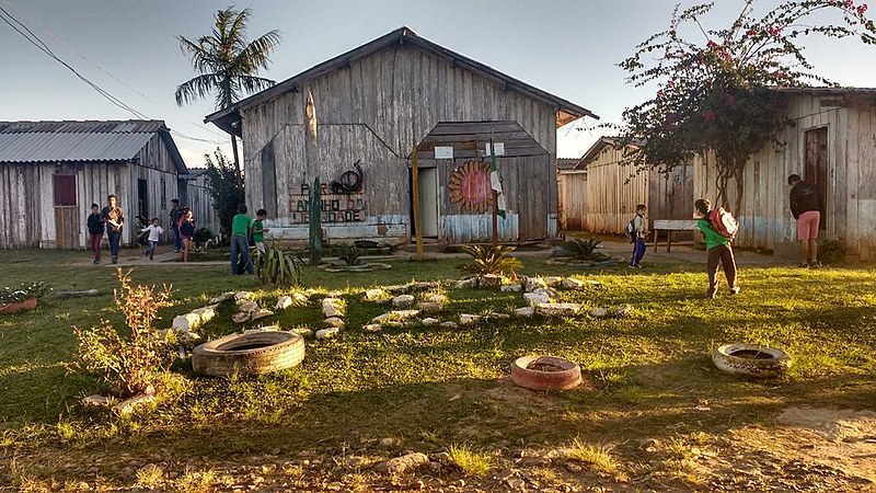 A diversidade e a produtividade são as marcas da agricultura e da pecuária no acampamento.
