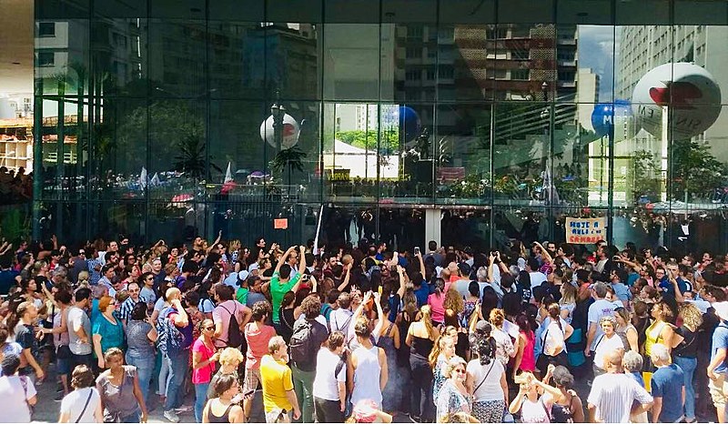 Professores são impedidos de entrar na Câmara para acompanhar a votação nesta quarta-feira (14)