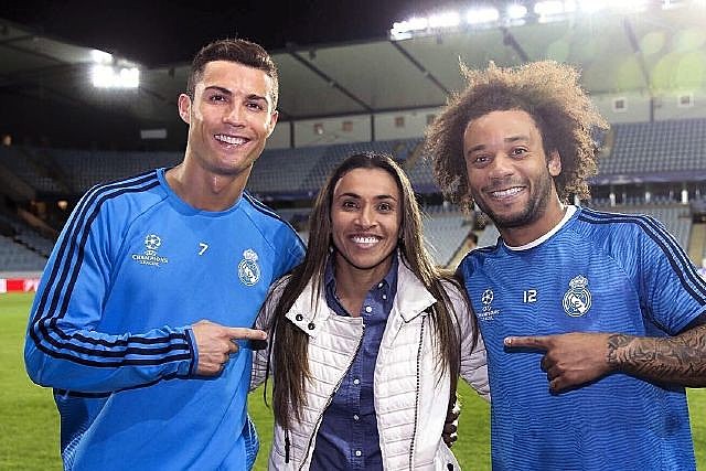 Marta joga como uma verdadeira mulher