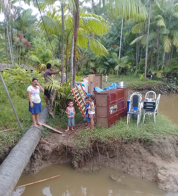A família está sendo na casa de parentes, mas perdeu grande parte dos poucos bens que tinham