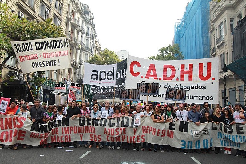Novamente, os argentinos tomaram as ruas exigindo justiça após 42 anos do golpe que deu início à ditadura mais sangrenta do continente