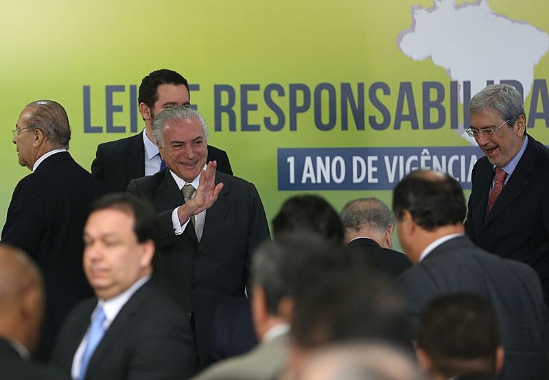 Michel Temer está tentando convencer deputados a brecarem a denúncia de corrupção passiva