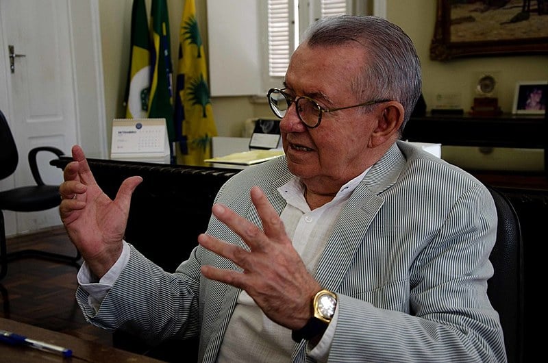 Gestão do professor e médico Henry de Holanda Campos à frente da reitoria da UFC vai até agosto
