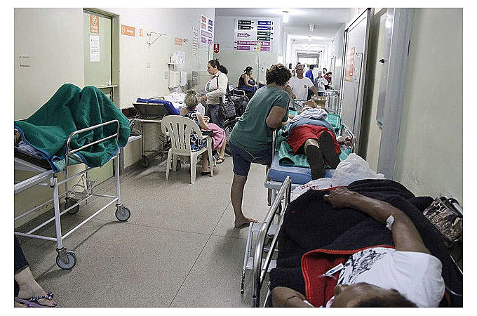 Má qualidade na gestão gera desperdício de valores. Resultado é superlotação e falta de recursos para pagamento de pessoal e fornecedores