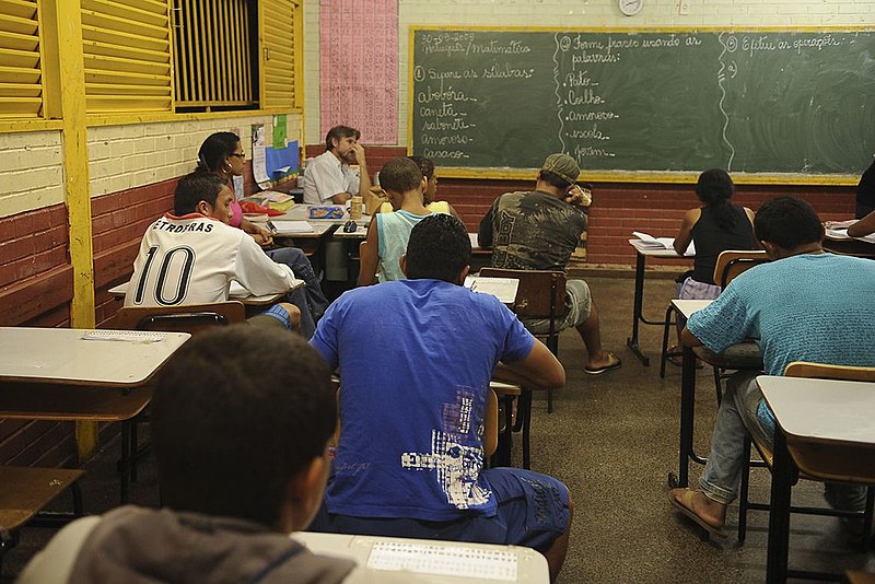 Quem conseguir a nota mínima em todas as provas tem direito à certificação de conclusão do ensino fundamental ou do ensino médio