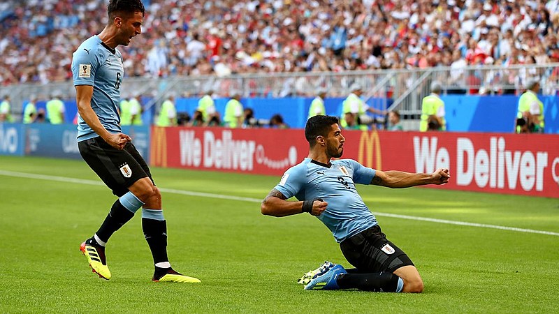 Depois de dois bons resultados contra Arábia Saudita e Egito, os anfitriões foram goleados pelo Uruguai por 3 a 0.
