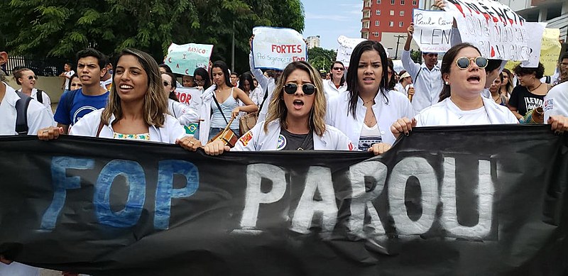 Estudantes da UPE em protesto por segurança no campus universitário