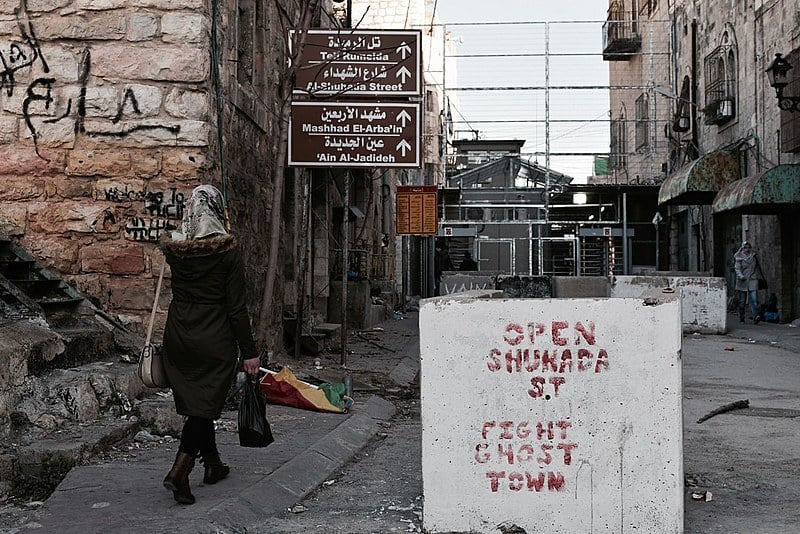 Checkpoint em Hebron, onde ocorreu o assassinato de jovem palestino