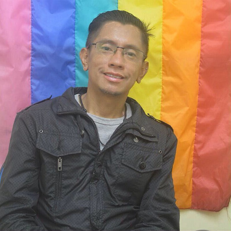 É preciso que a diversidade sexual, identidade de gênero sejam debatidas amplamente, na escola, no espaço público e na sociedade em geral, só assim teremos condições de vivermos numa sociedade democrática e civilizada