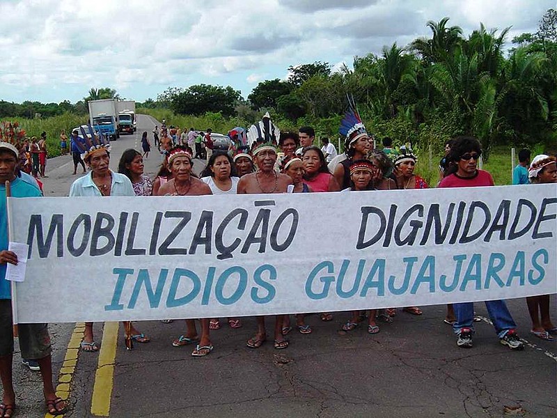 Indígenas do povo Guajajara, no Maranhão, protestam contra os ataques e invasões de madereiros na região