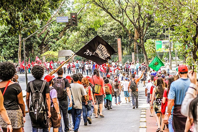 "Um projeto mais amplo se desenha com clareza, e é contra ele que é preciso reunir forças"