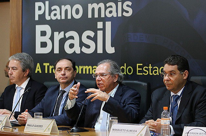 O ministro da Fazenda, Paulo Guedes, apresentou à imprensa, em novembro de 2019,  as propostas do Pacto Federativo