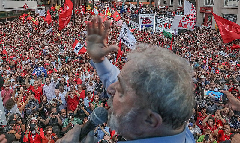 "Defender Lula é um dever imposto pela conjuntura, para retificar o sistema judicial apodrecido e para retomar políticas que mudaram o país"