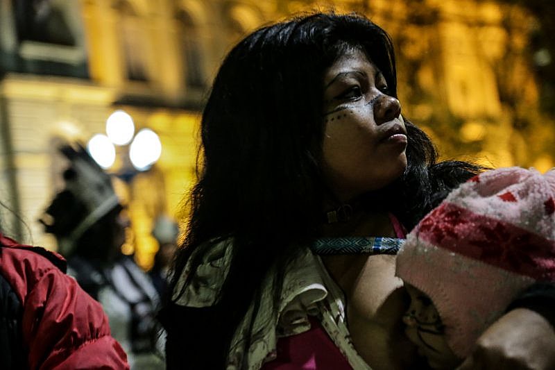 Mulheres índigenas toma o espaço público durante marcha no centro da cidade de São Paulo