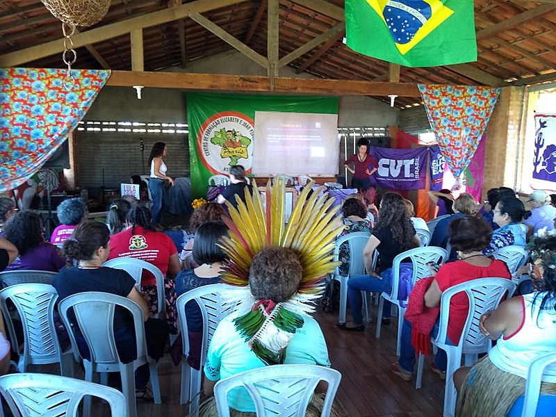 Mulheres do campo e da cidade no Encontro Estadual para a Marcha das Margaridas em Lagoa Seca (PB)