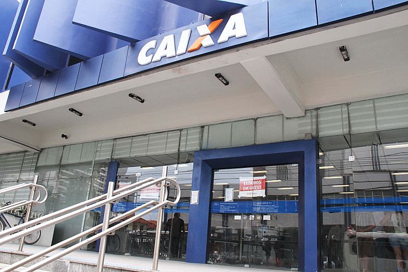 Lançamento aconteceu com um ato público em frente à agência Caixa – Ilha do Leite