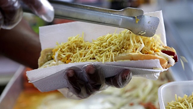 "Tem estabelecimento que o cachorro-quente é self service, monte o seu e ao final pode também maçaricar o queijo, por exemplo"