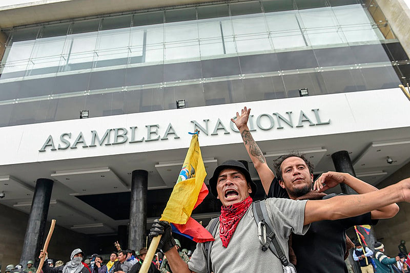 Manifestantes invadiram sede da Assembleia Nacional do Equador