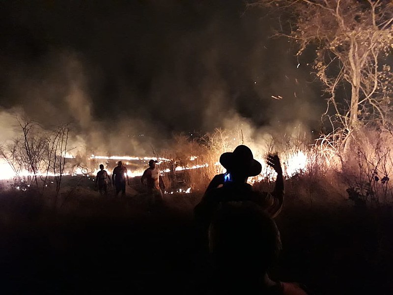 Incêndio criminoso destruiu acampamento onde vivem 150 famílias