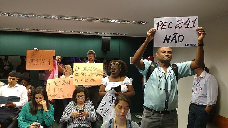 Protestos marcam debate sobre PEC 241 nesta quinta (6)