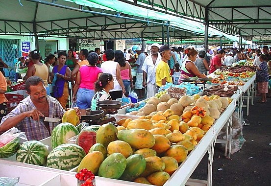O Alecrim é conhecido por ser um bairro com grande diversidade comercial