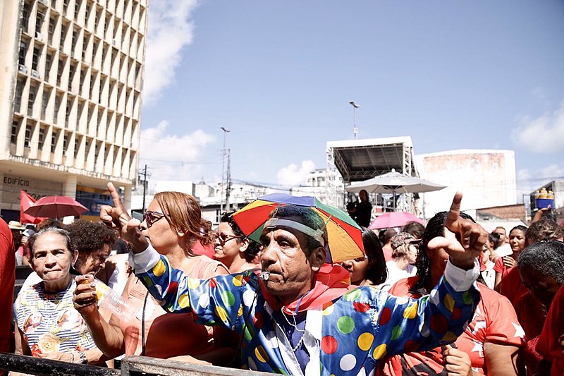 Festival celebra a liberdade do ex-presidente Lula com muita música e gente de vários lugares do Nordeste