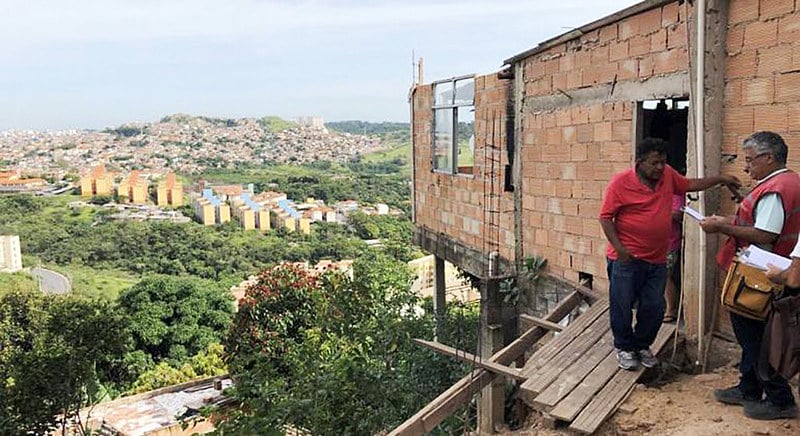 Educadora analisa que algumas das atitudes da própria prefeitura têm contribuído para que famílias voltem a morar em áreas perigosas