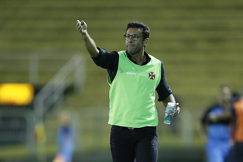 Técnico Alberto Valentim na vitória do Vasco sobre o Resende nesta quarta-feira (20)