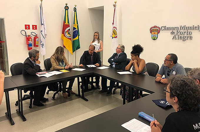 Representantes da frente de entidades se reuniram com vereadores para negociar a realização de audiência pública