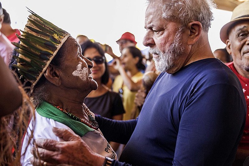 Avó de Uaikirê, Dona Benvina recebeu Lula com um ritual de boas-vindas, benção e agradecimento