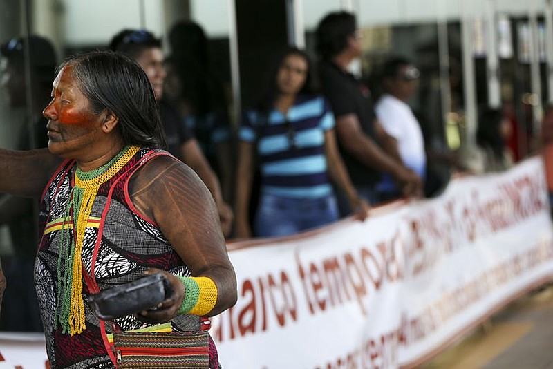 Indígenas e servidores fecham as entradas do prédio da Funai com reivindicações que pedem o fortalecimento da fundação