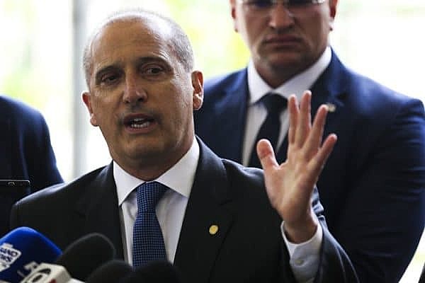 Onyx Lorenzoni diz que vai dar “exemplo pessoal"