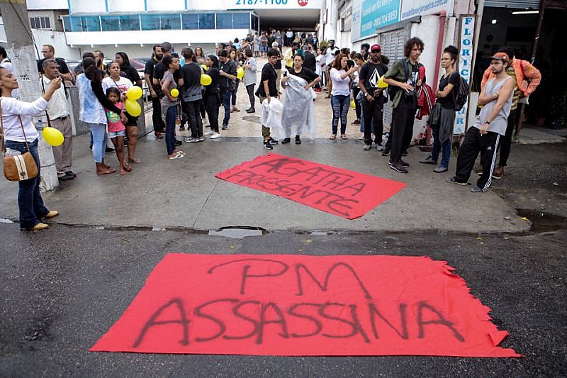 Agatha foi atingida nas costas por um tiro de fuzil dentro da Kombi em que viajava, no Complexo do Alemão, na noite de sexta-feira (20)