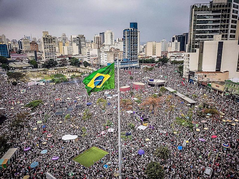 Concentração do ato "Ele Não" no Largo da Batata, em São Paulo (SP), onde mais de 500 mil pessoas saíram às ruas