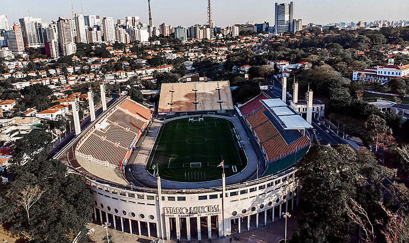 O Pacaembu é a alternativa mais bem localizada e estruturada que o público mais pobre de São Paulo tem de ir a um estádio