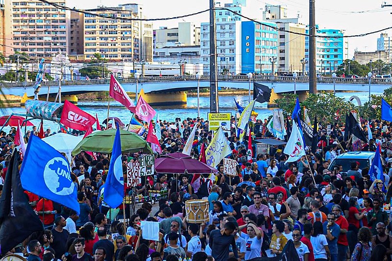 Milhares participaram dos atos do mês de maio