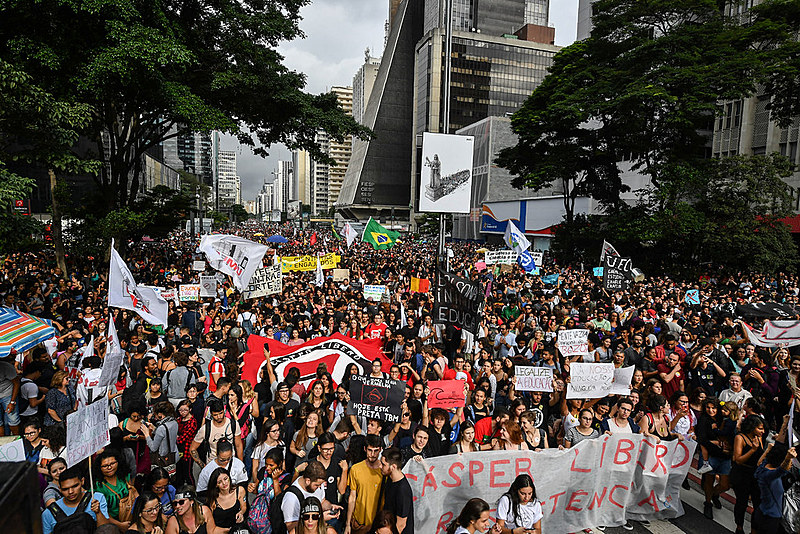 No dia 15 deste mês cento e cinquenta mil manifestantes se reuniram na Avenida Paulista, em São Paulo