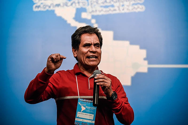 José Antonio relata que o governo abriu fogo contra os manifestantes, ferindo 150 pessoas e matando 12