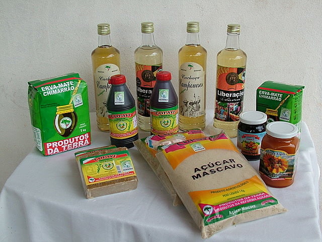 A COPAVI industrializa três produtos a partir da cana de açúcar, o açúcar mascavo, cachaça e o melado