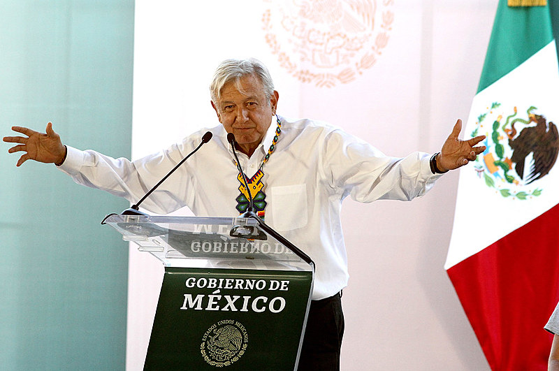 O líder progressista do partido Morena, Andrés Manuel López Obrador (AMLO), tomou posse em dezembro de 2018