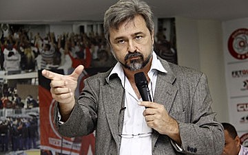 "Estão jogando pesadamente para inabilitar Lula e estão inabilitando Lula pela sua condenação", diz Gebrim