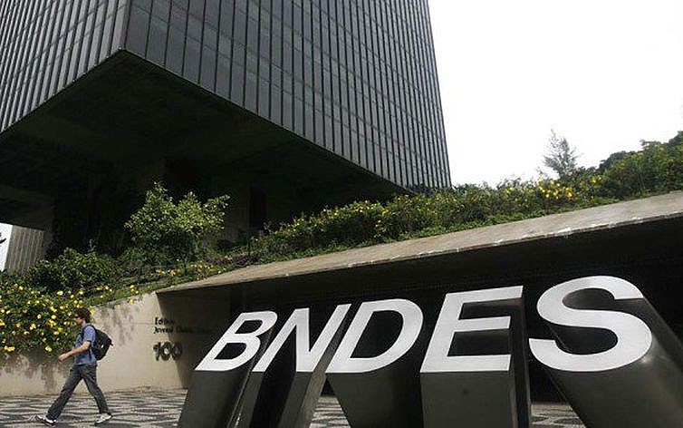 Instituição tem função estratégica para o país na avaliação de dois ex-presidentes do BNDES