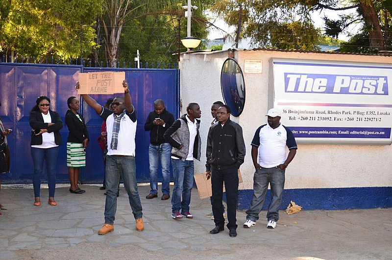 Manifestação contra fechamento do jornal zambiano The Post
