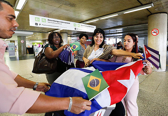More than 400 of the 1,400 Cuban doctors who worked in São Paulo started to return home on Saturday