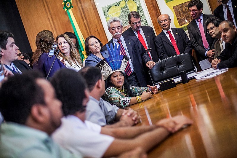 Juristas e representantes dos movimentos populares entregam pedido de impeachment de Temer na Câmara