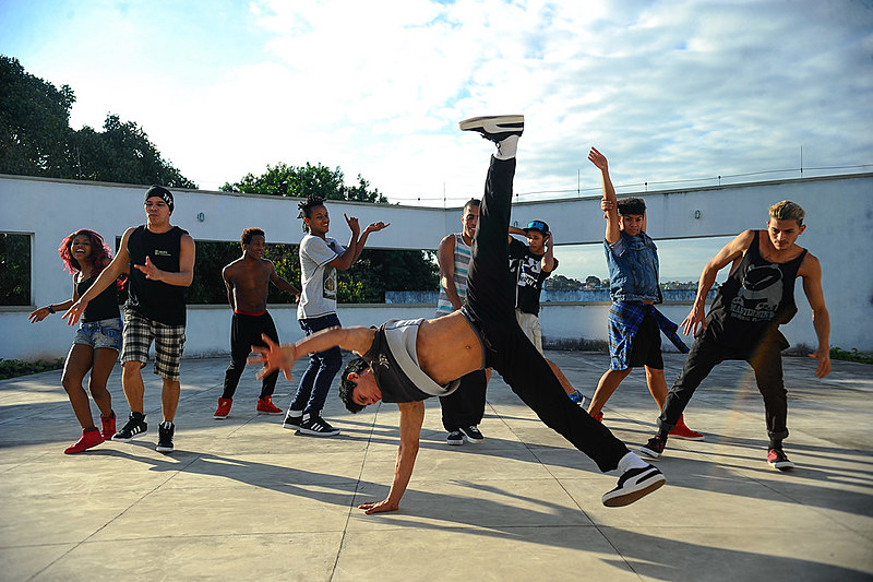 São vários os ritmos e estilos de dança que podem ser praticados